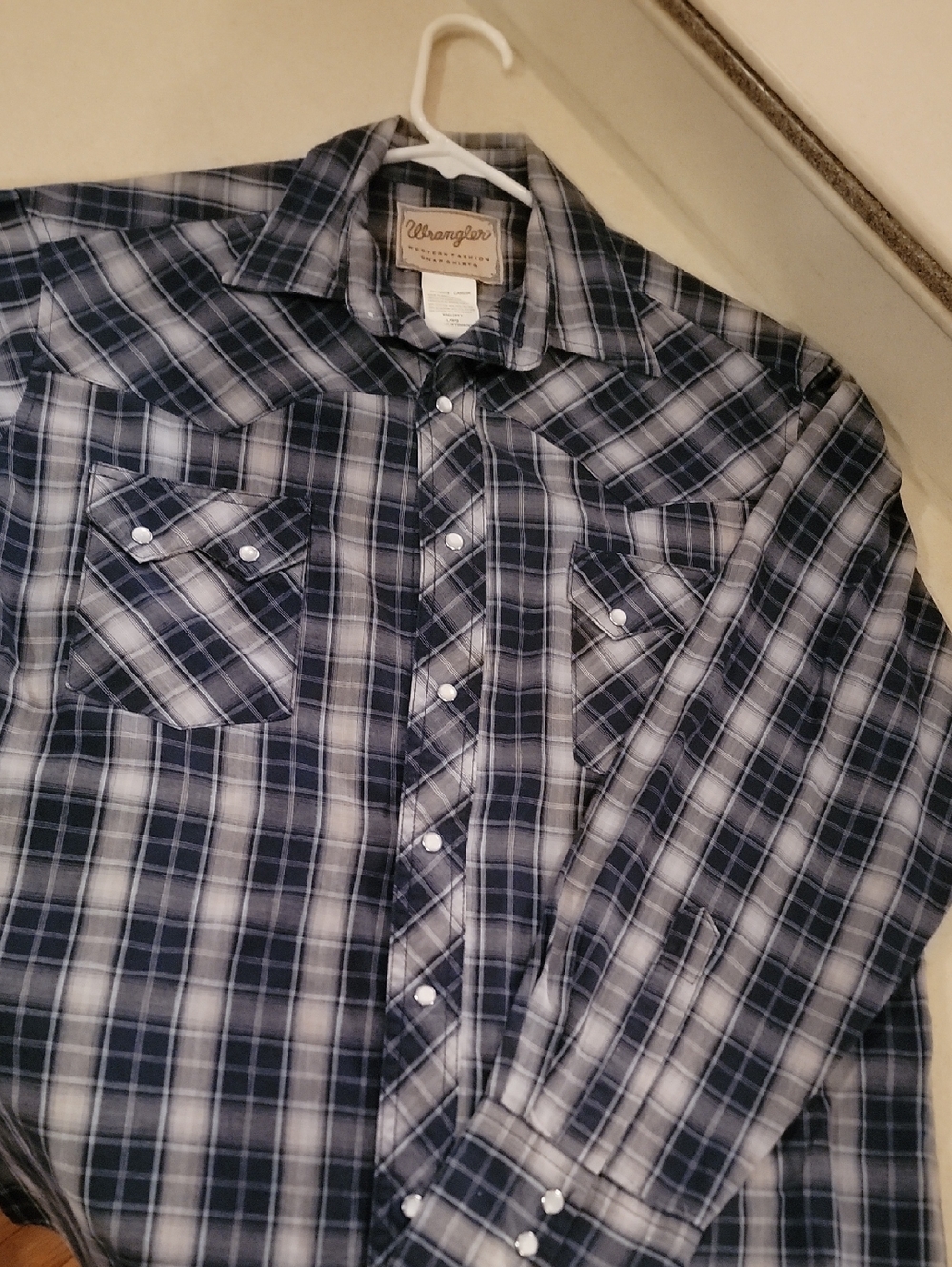 Wrangler Men's Navy and White/gray Plaid Western Pearl Snap Shirt Large